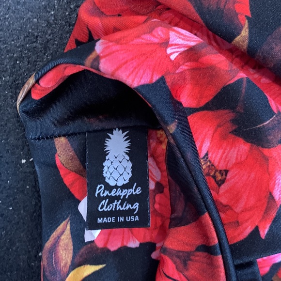 Red floral active wear set Pineapple Clothing - Picture 4 of 8